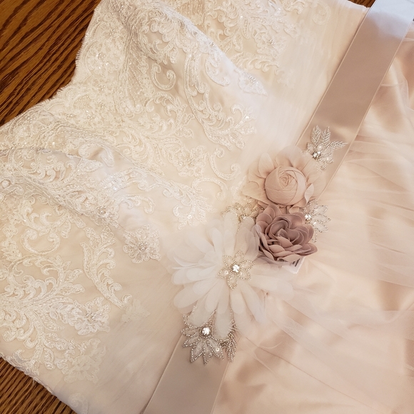 Wedding dress - Picture 4 of 7